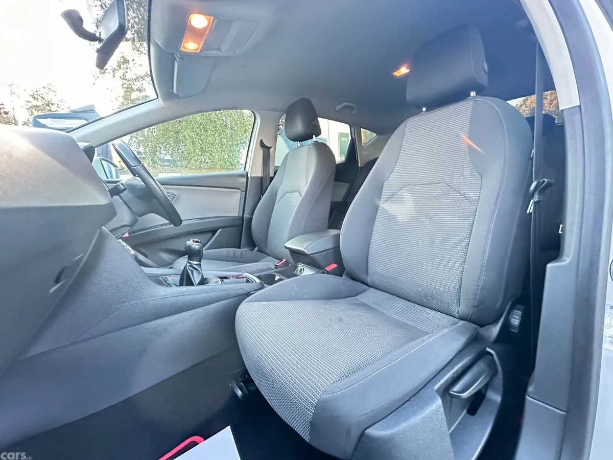 SEAT Leon Hatchback, Petrol, 2018, White