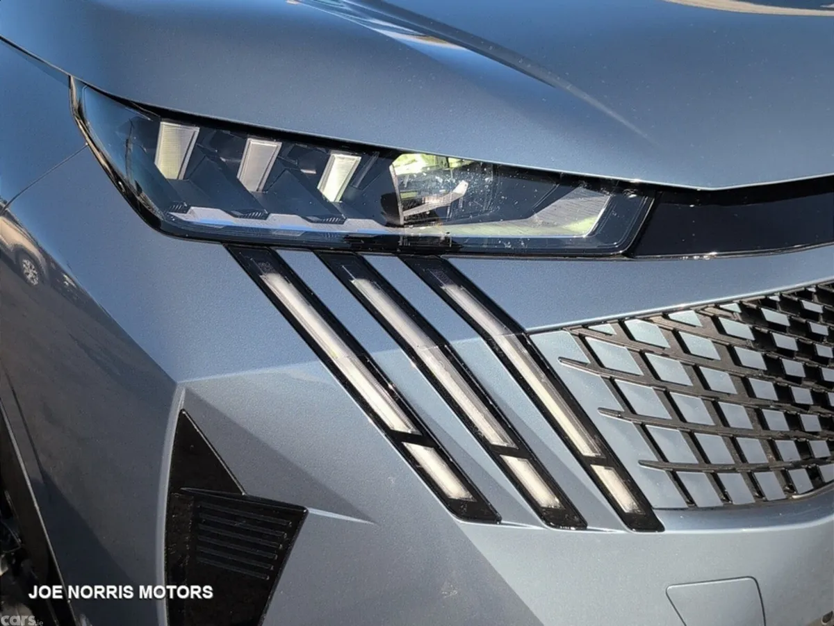 Peugeot 5008 MPV, Electric, 2026, Blue