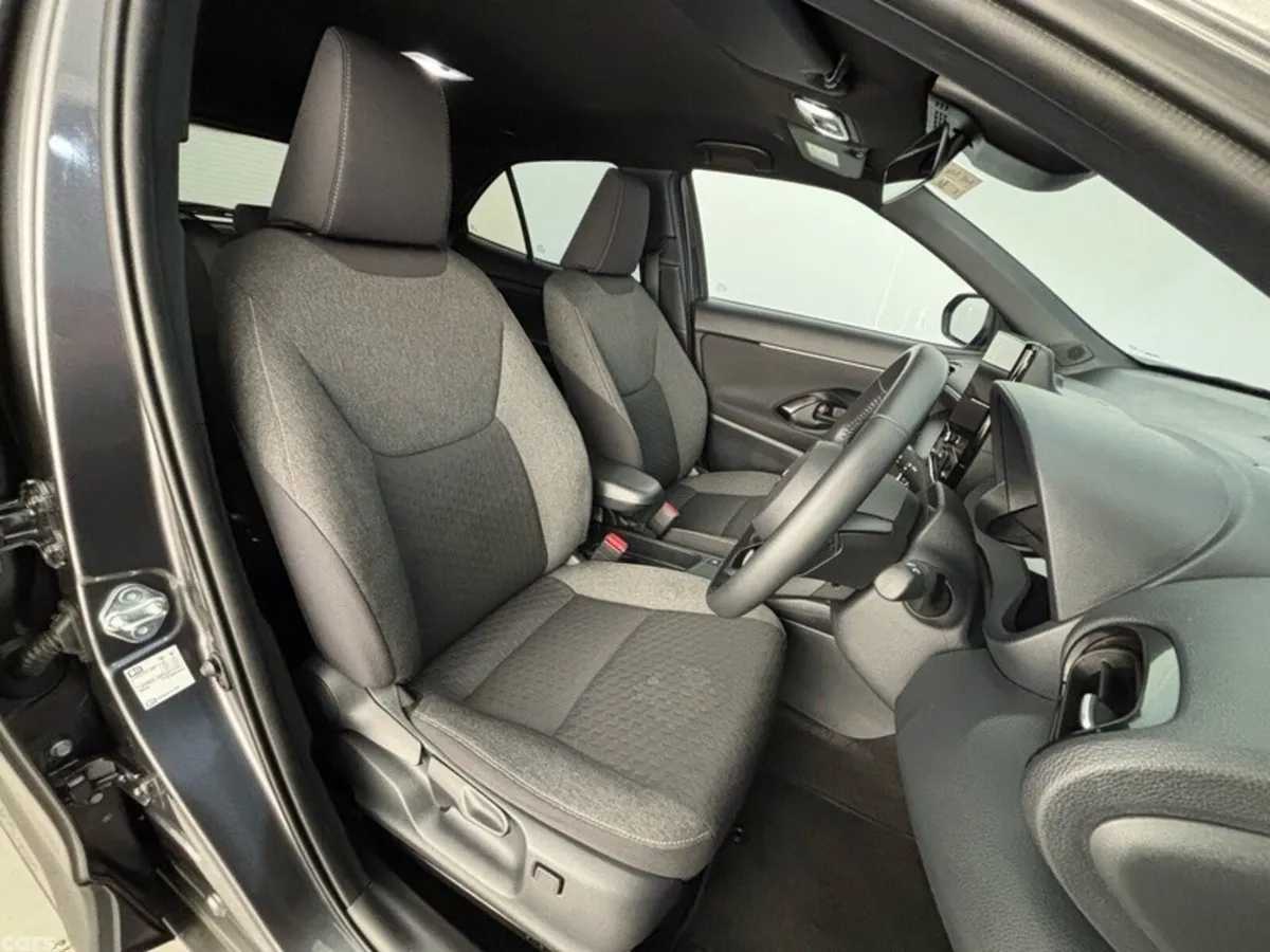 Toyota Yaris Cross Hatchback, Petrol Hybrid, 2026, Grey