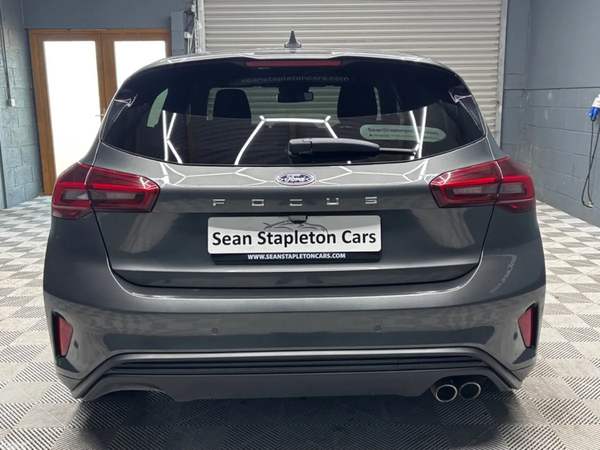 Ford Focus Hatchback, Diesel, 2023, Grey