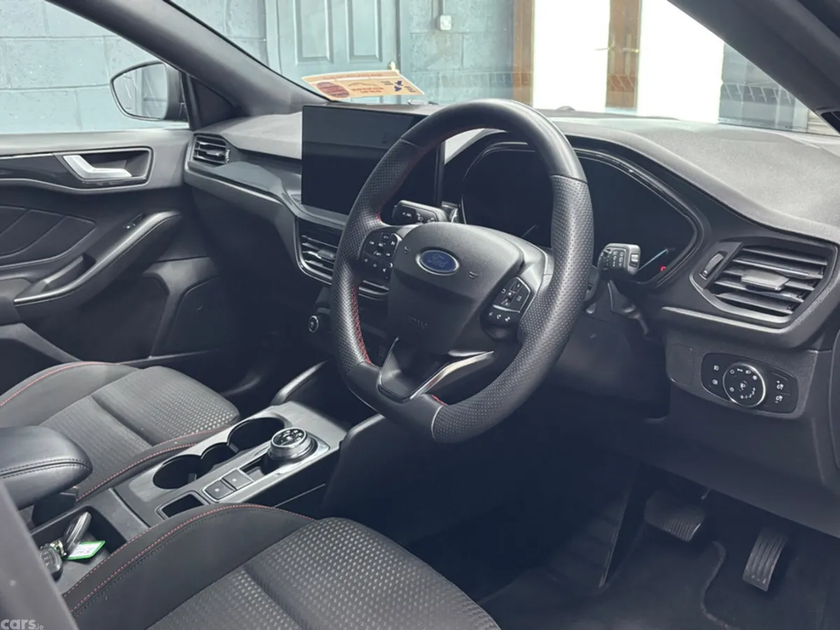 Ford Focus Hatchback, Diesel, 2023, Grey