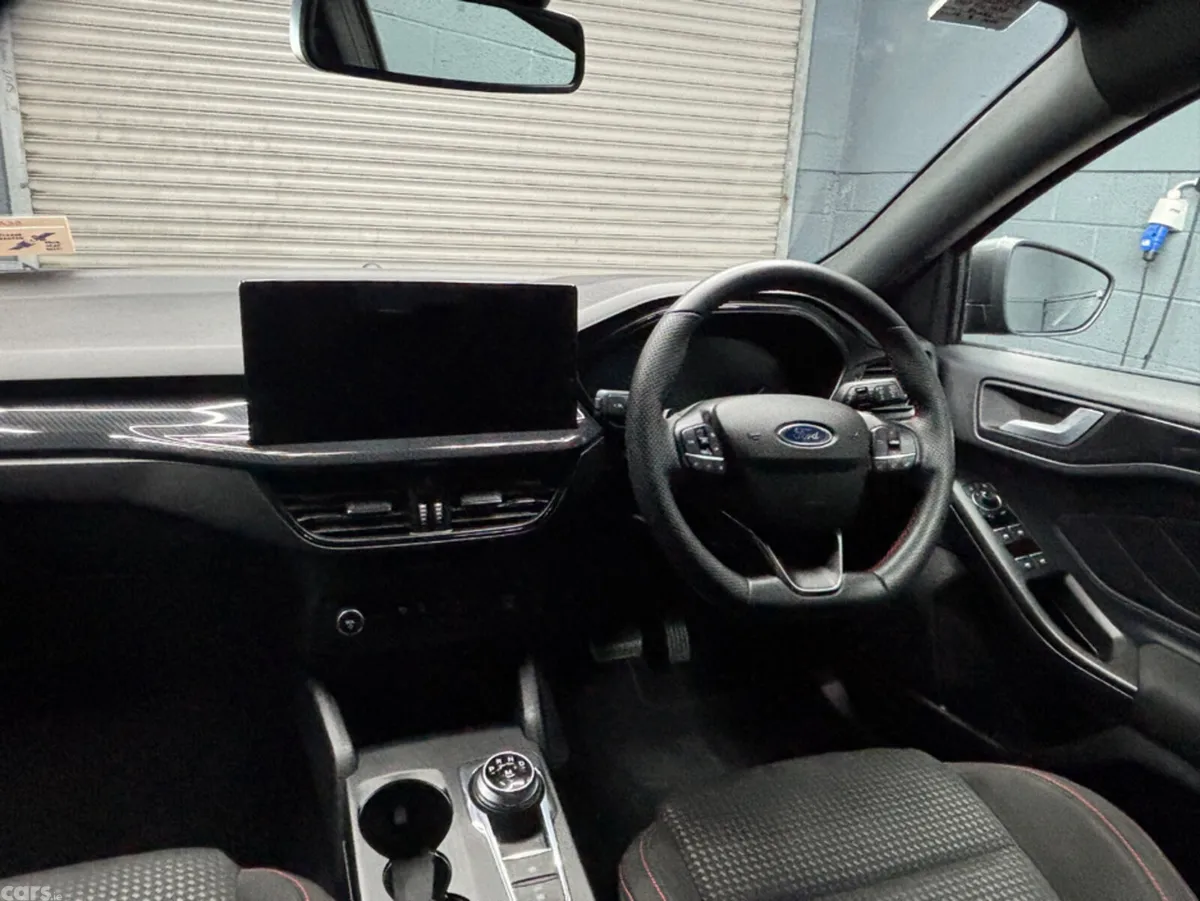 Ford Focus Hatchback, Diesel, 2023, Grey