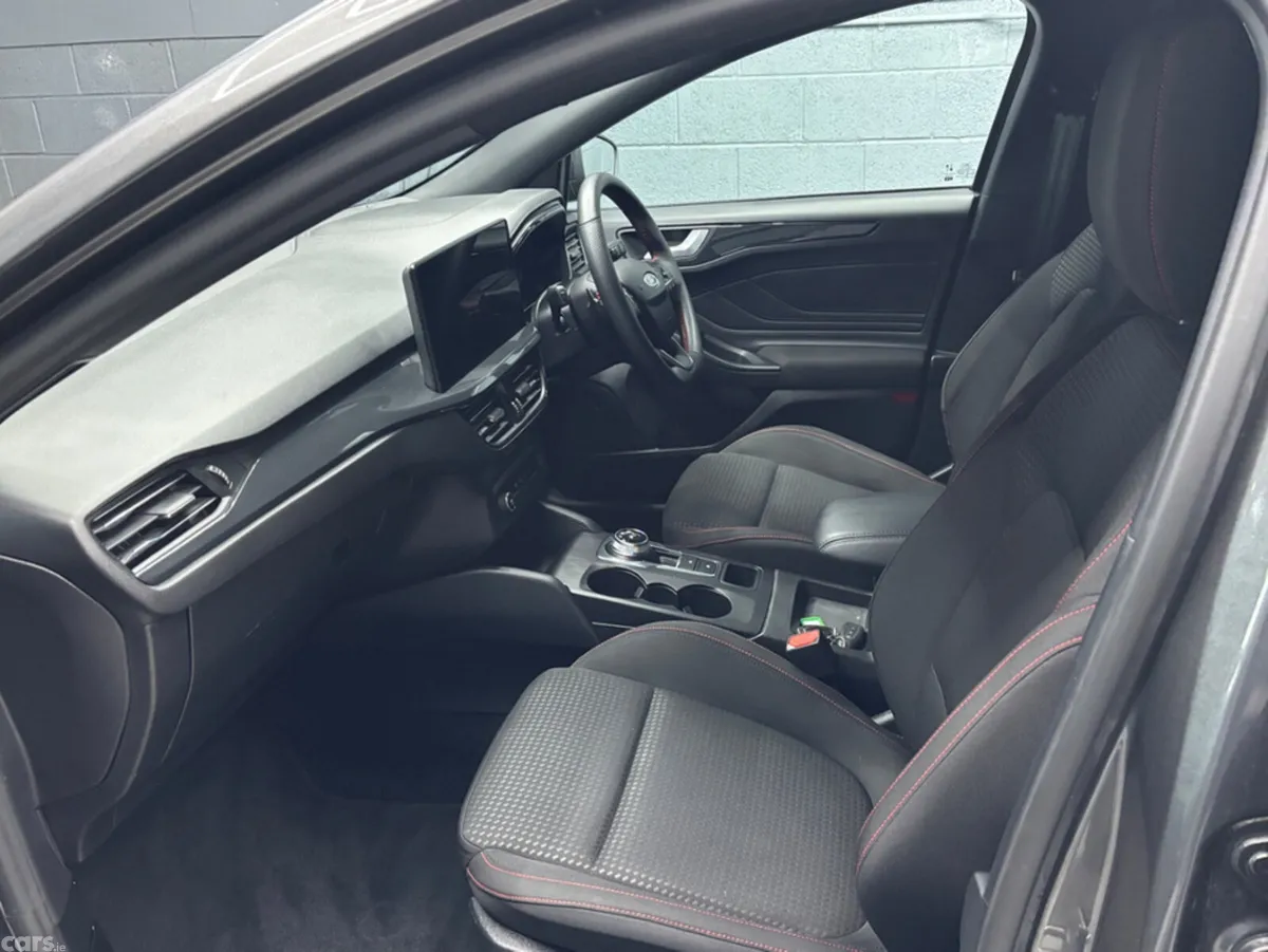 Ford Focus Hatchback, Diesel, 2023, Grey