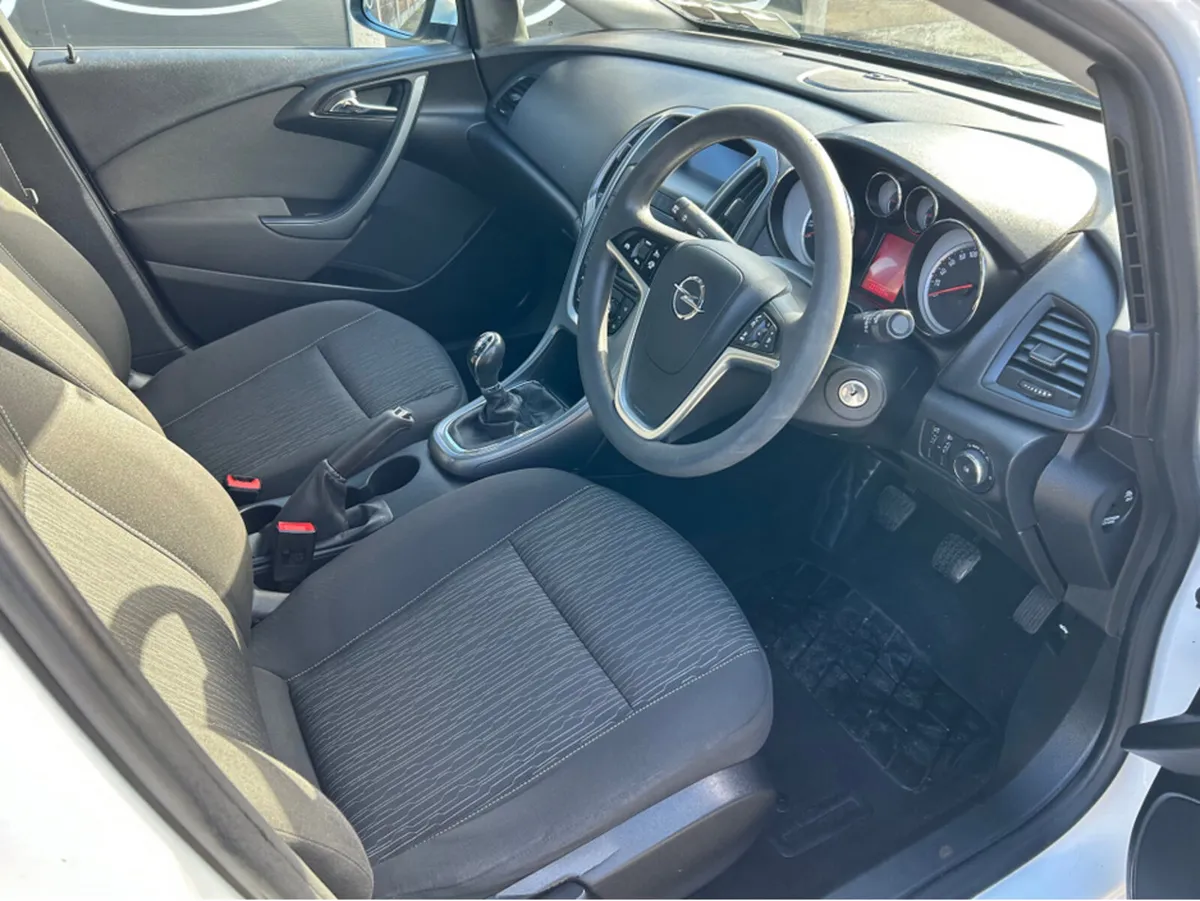 Opel Astra Saloon, Diesel, 2016, White