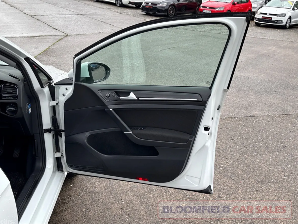 Volkswagen Golf Hatchback, Petrol, 2017, White