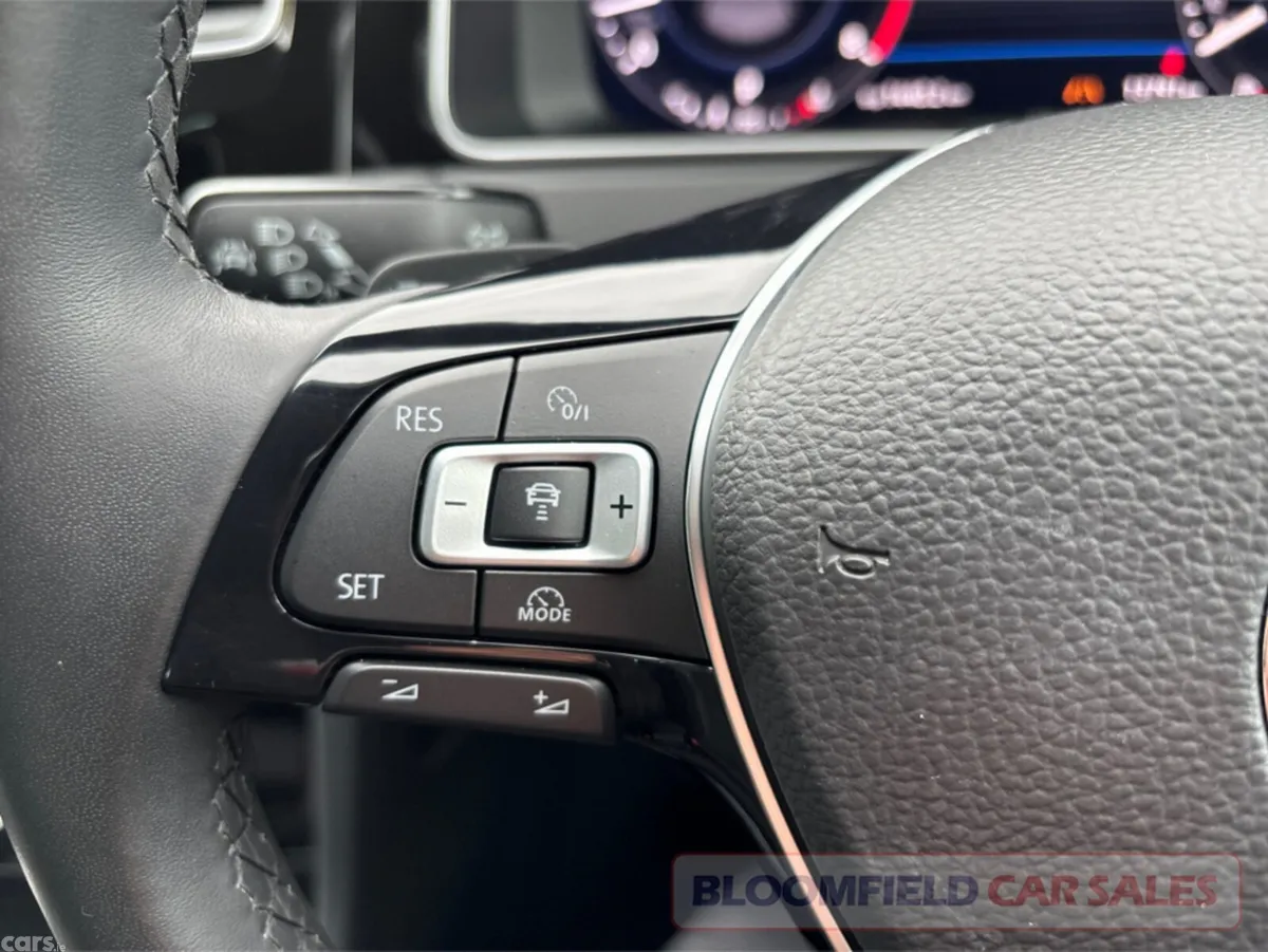Volkswagen Golf Hatchback, Petrol, 2017, White