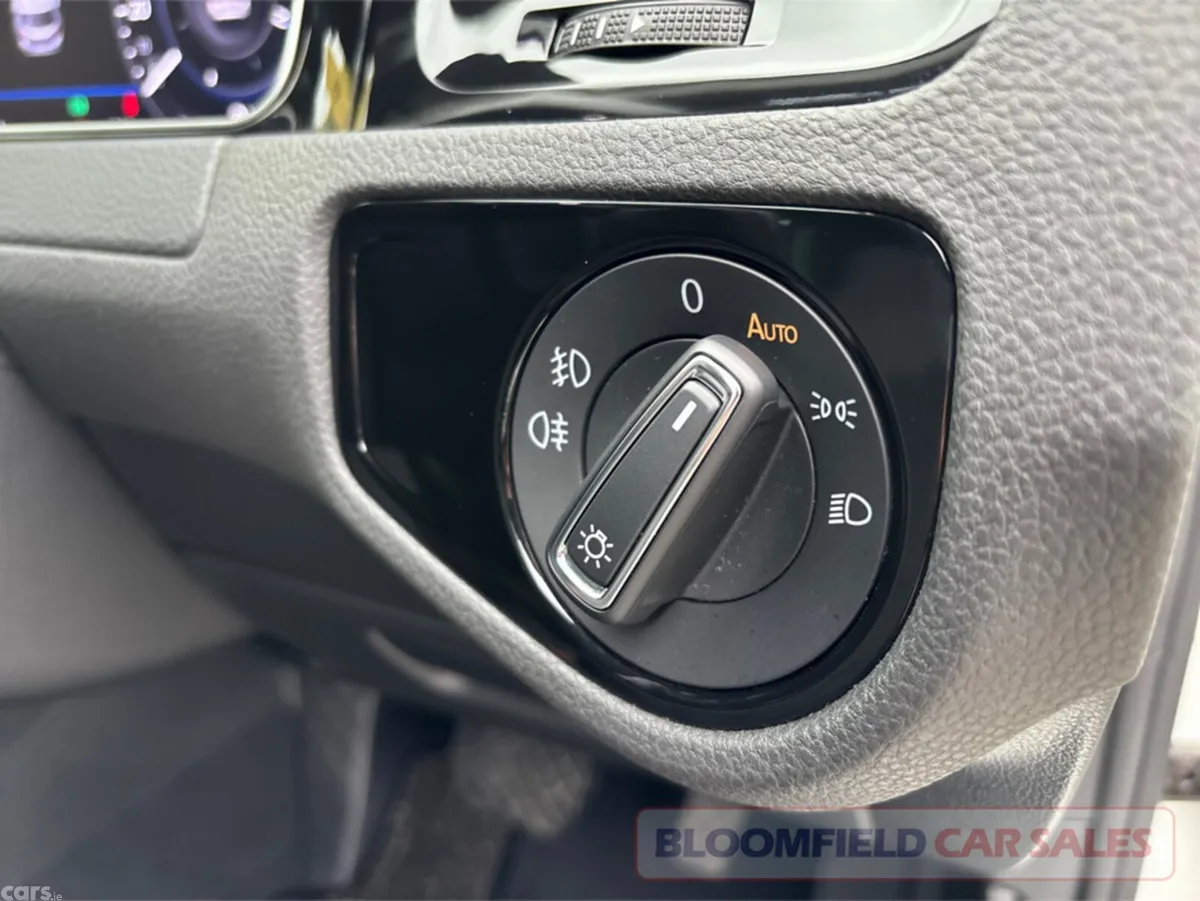 Volkswagen Golf Hatchback, Petrol, 2017, White