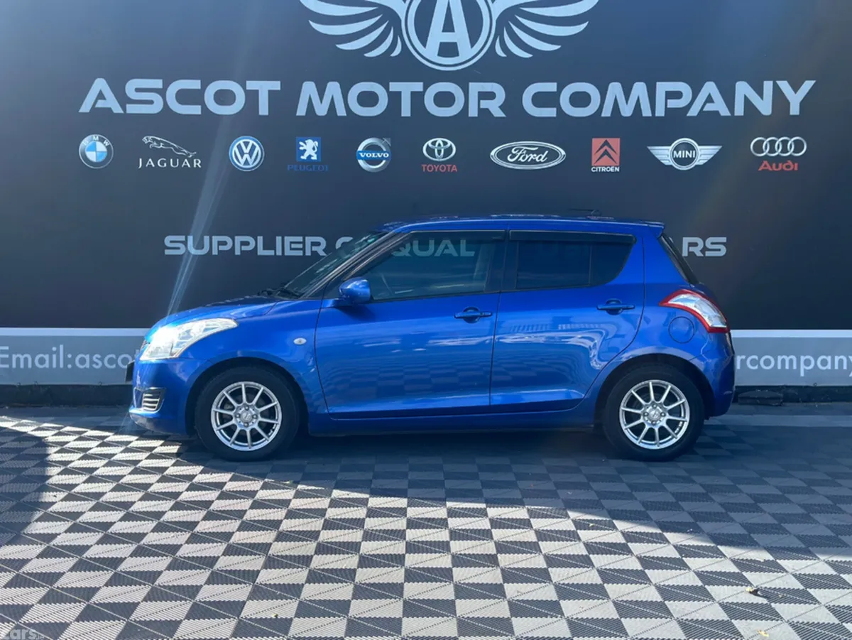 Suzuki Swift Hatchback, Petrol, 2013, Blue