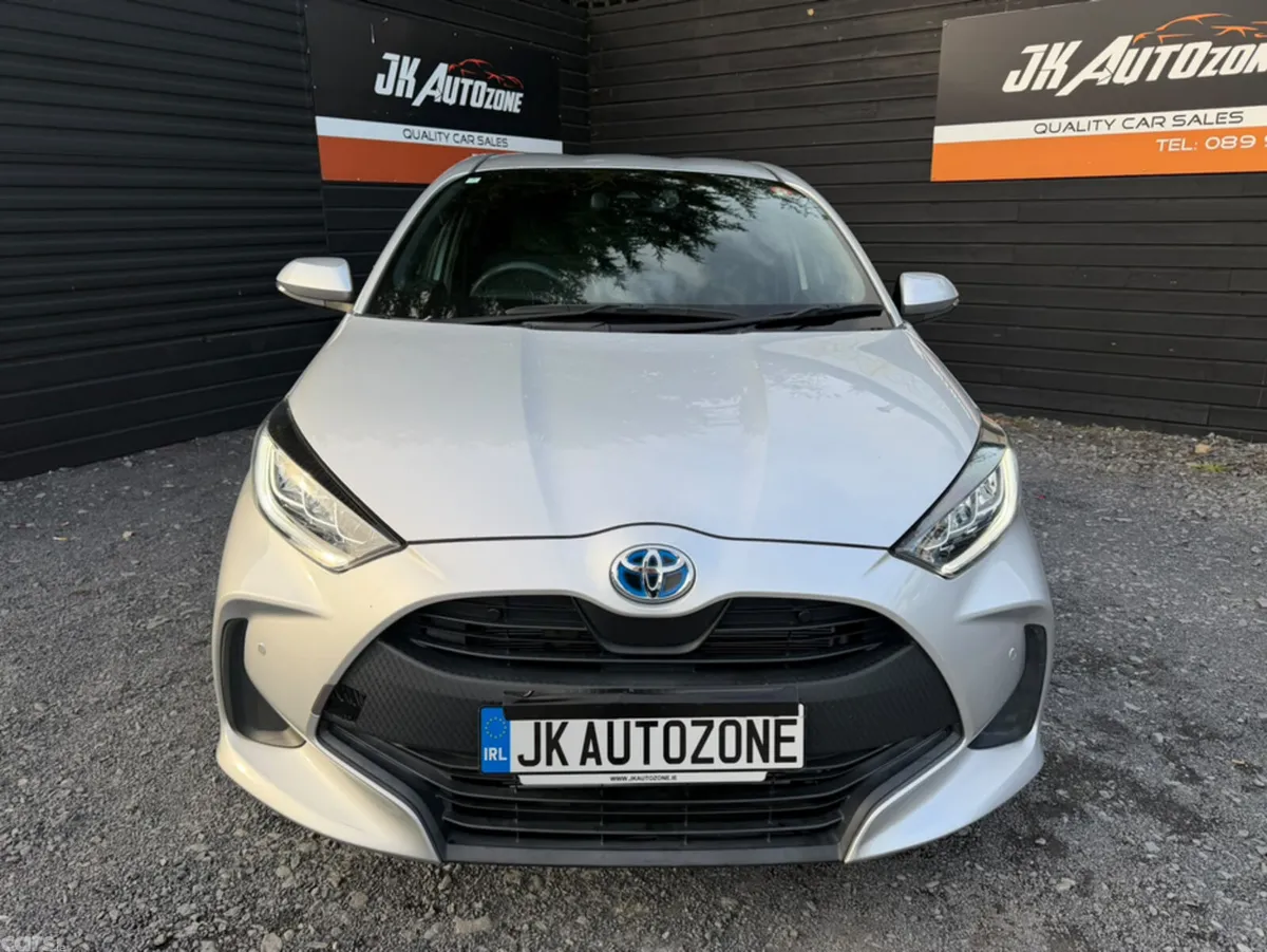 Toyota Yaris Hatchback, Petrol Hybrid, 2020, Silver