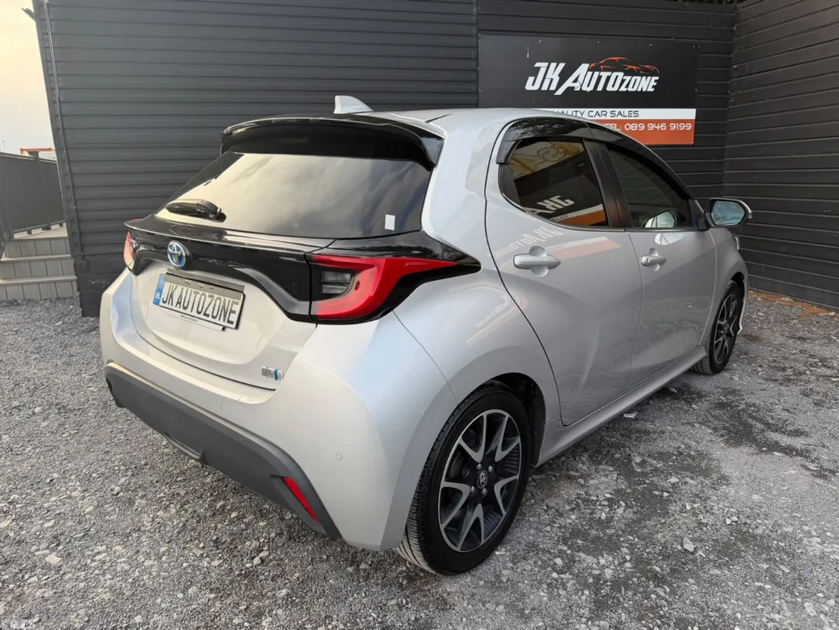 Toyota Yaris Hatchback, Petrol Hybrid, 2020, Silver