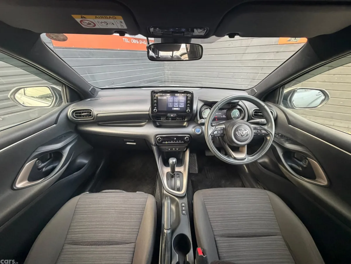 Toyota Yaris Hatchback, Petrol Hybrid, 2020, Silver