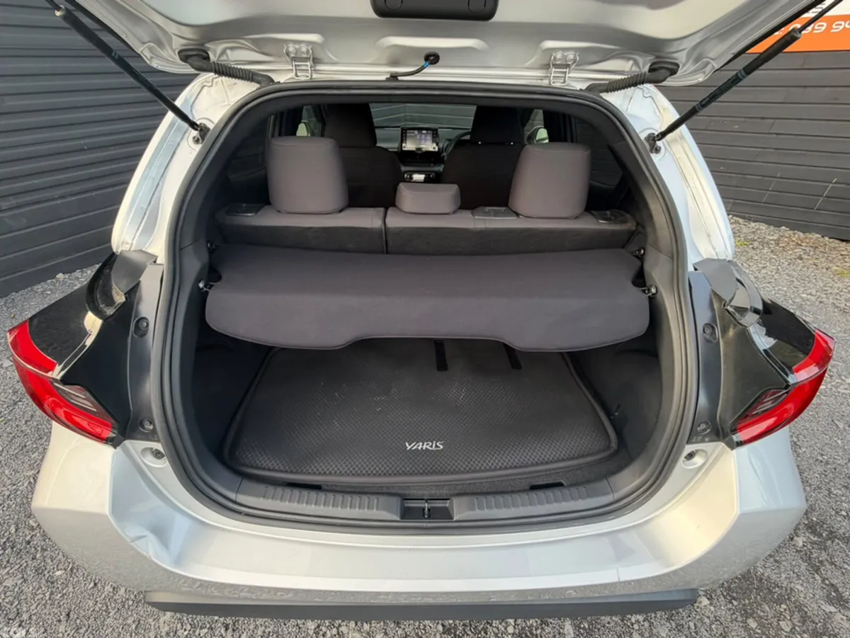 Toyota Yaris Hatchback, Petrol Hybrid, 2020, Silver