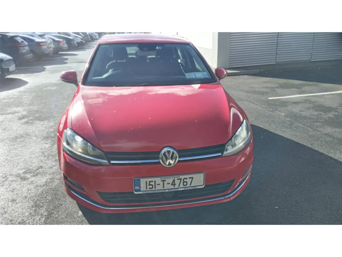 Volkswagen Golf Hatchback, Petrol, 2015, Red