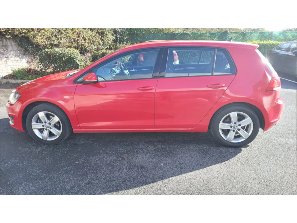 Volkswagen Golf Hatchback, Petrol, 2015, Red
