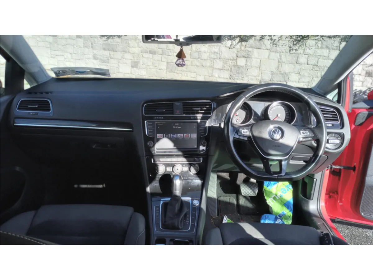 Volkswagen Golf Hatchback, Petrol, 2015, Red