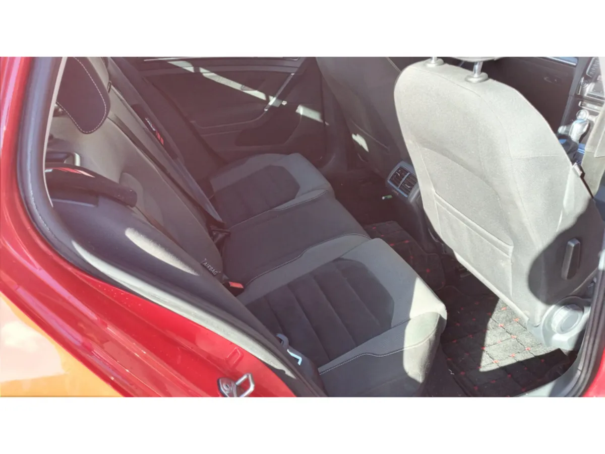 Volkswagen Golf Hatchback, Petrol, 2015, Red
