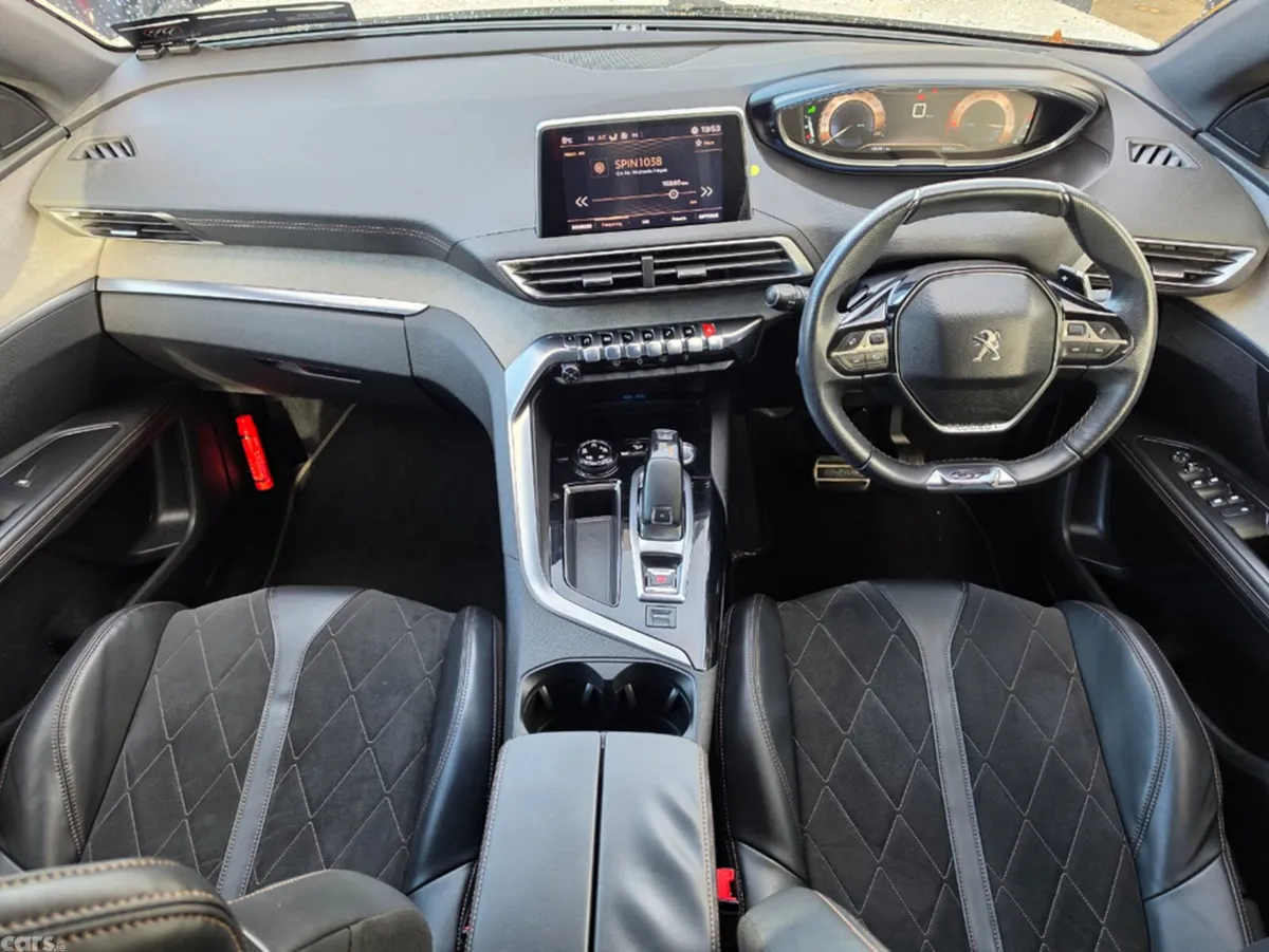 Peugeot 5008 MPV, Diesel, 2018, White