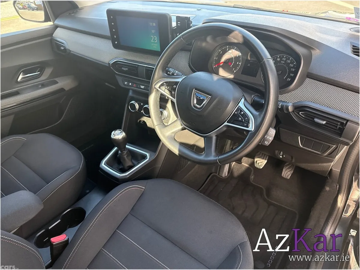 Dacia Jogger MPV, Petrol, 2023, Grey