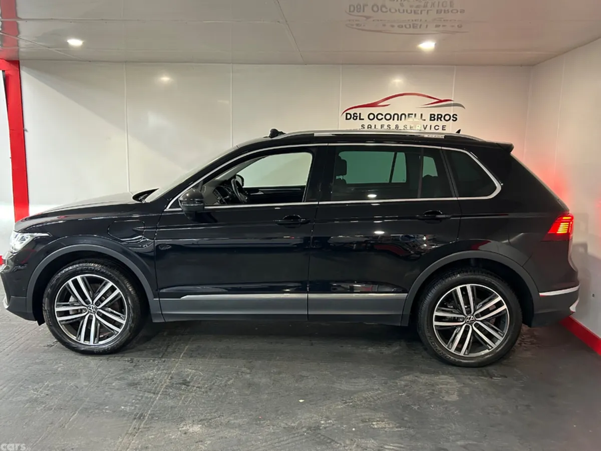Volkswagen Tiguan Estate, Petrol Plug-in Hybrid, 2023, Black