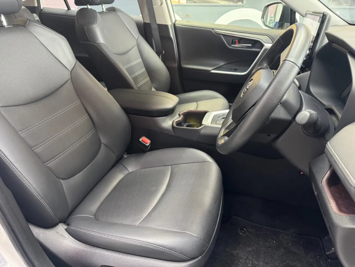 Toyota RAV4 SUV, Petrol Hybrid, 2024, White