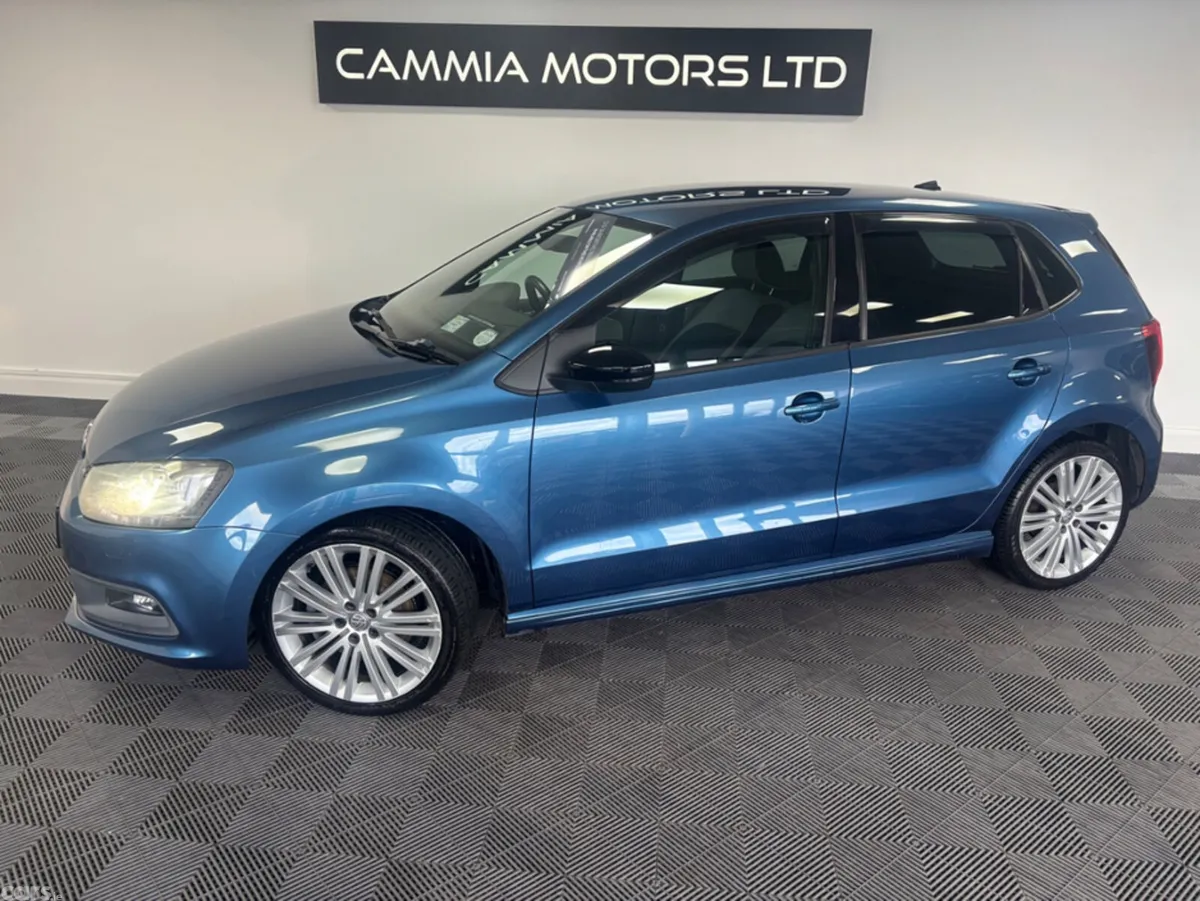 Volkswagen Polo Hatchback, Petrol, 2014, Blue