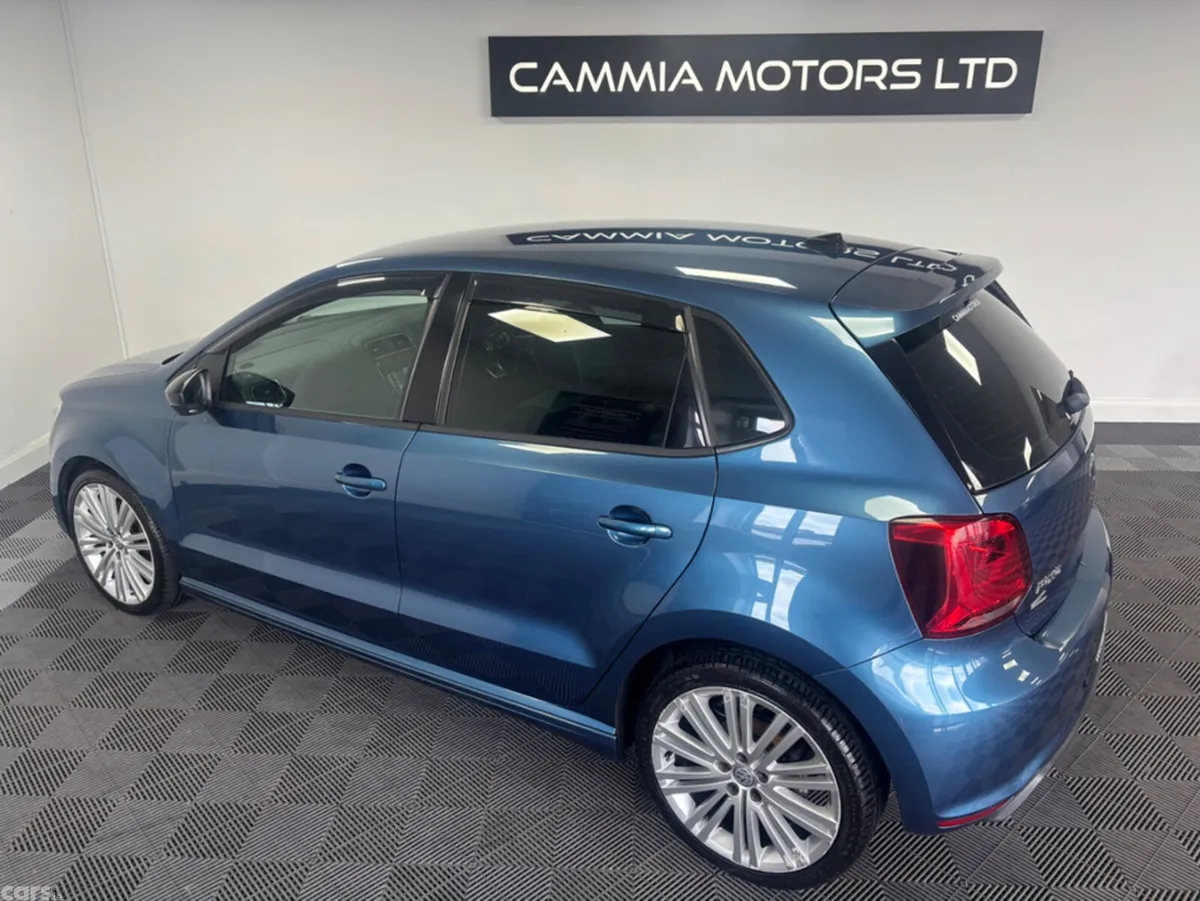 Volkswagen Polo Hatchback, Petrol, 2014, Blue