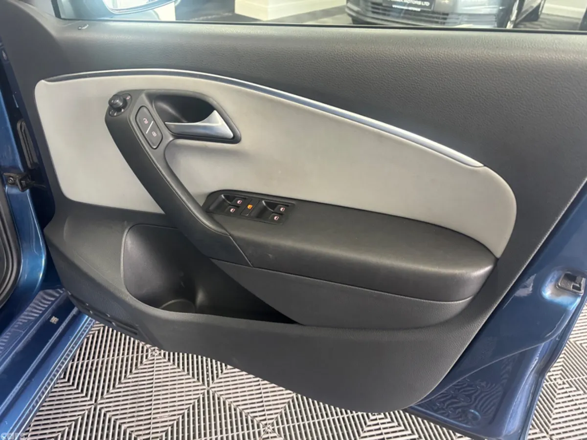 Volkswagen Polo Hatchback, Petrol, 2014, Blue