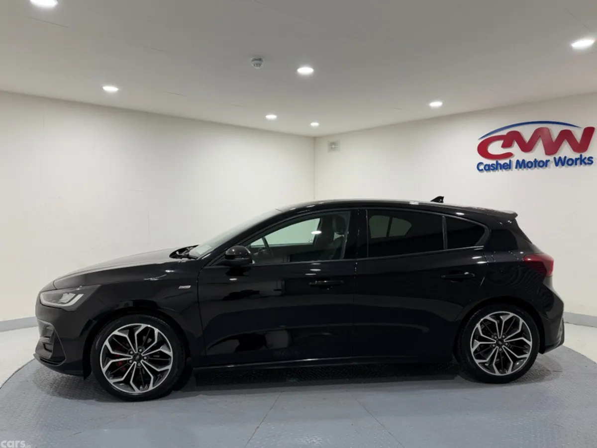 Ford Focus Hatchback, Petrol Hybrid, 2023, Black