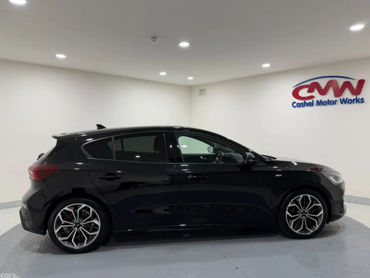 Ford Focus Hatchback, Petrol Hybrid, 2023, Black