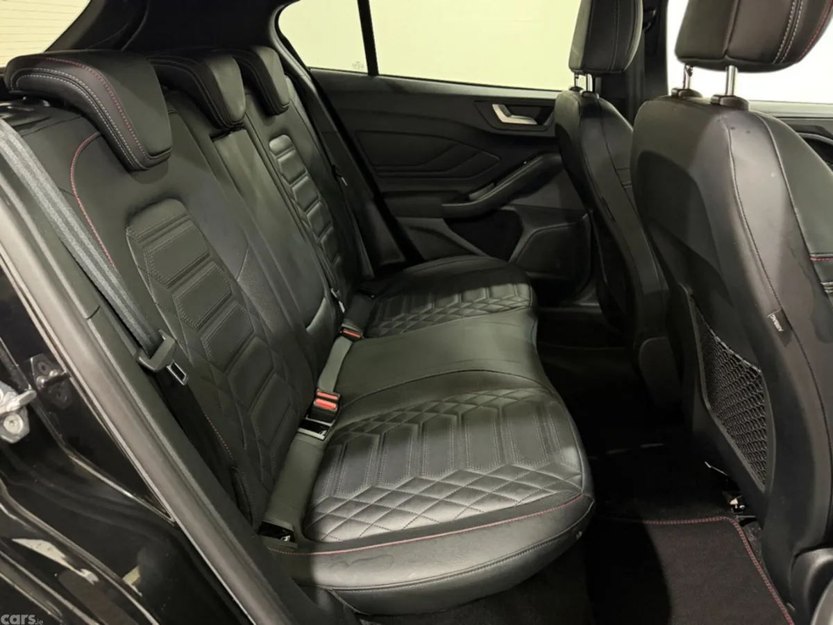 Ford Focus Hatchback, Petrol Hybrid, 2023, Black