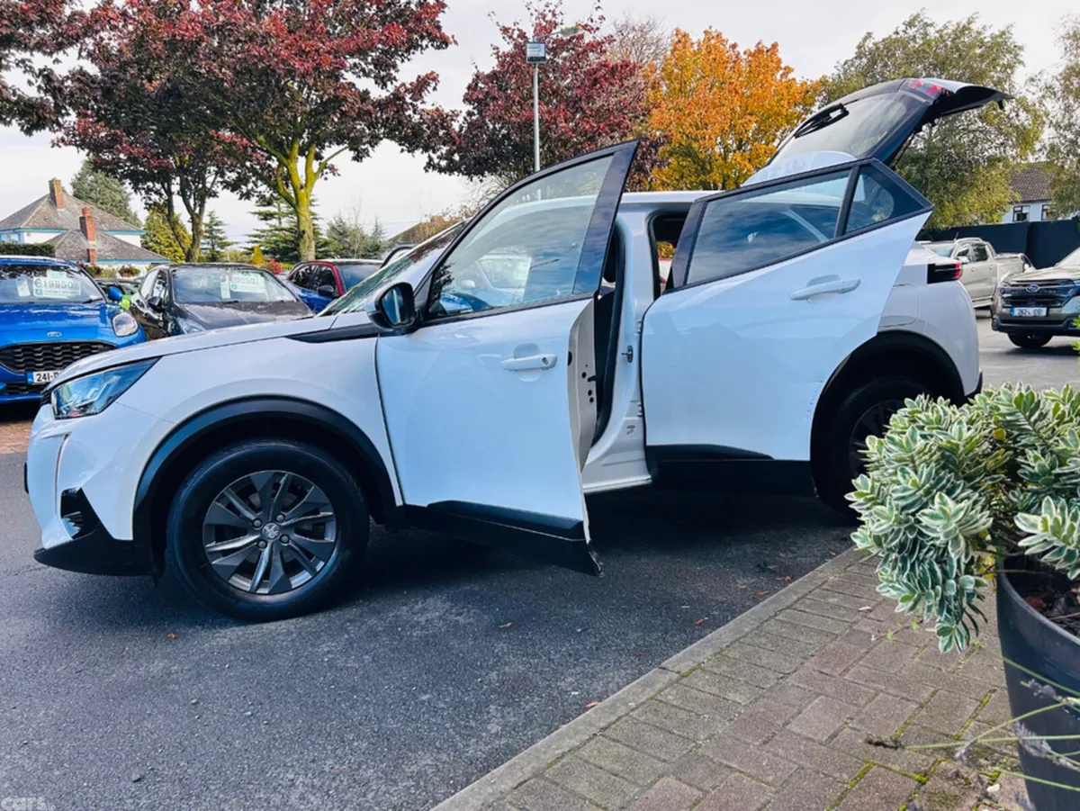 Peugeot 5008 MPV, Diesel, 2018, White