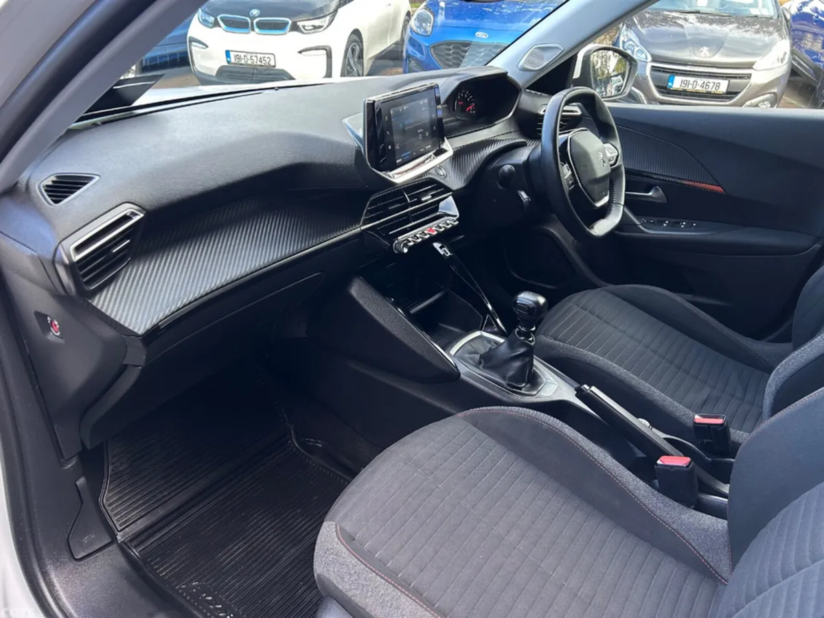 Peugeot 5008 MPV, Diesel, 2018, White