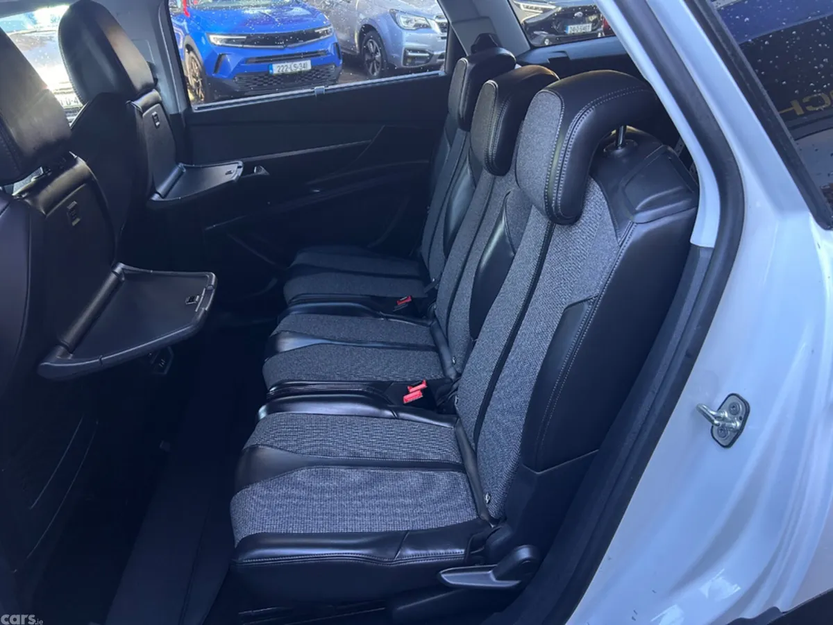 Peugeot 5008 MPV, Diesel, 2018, White