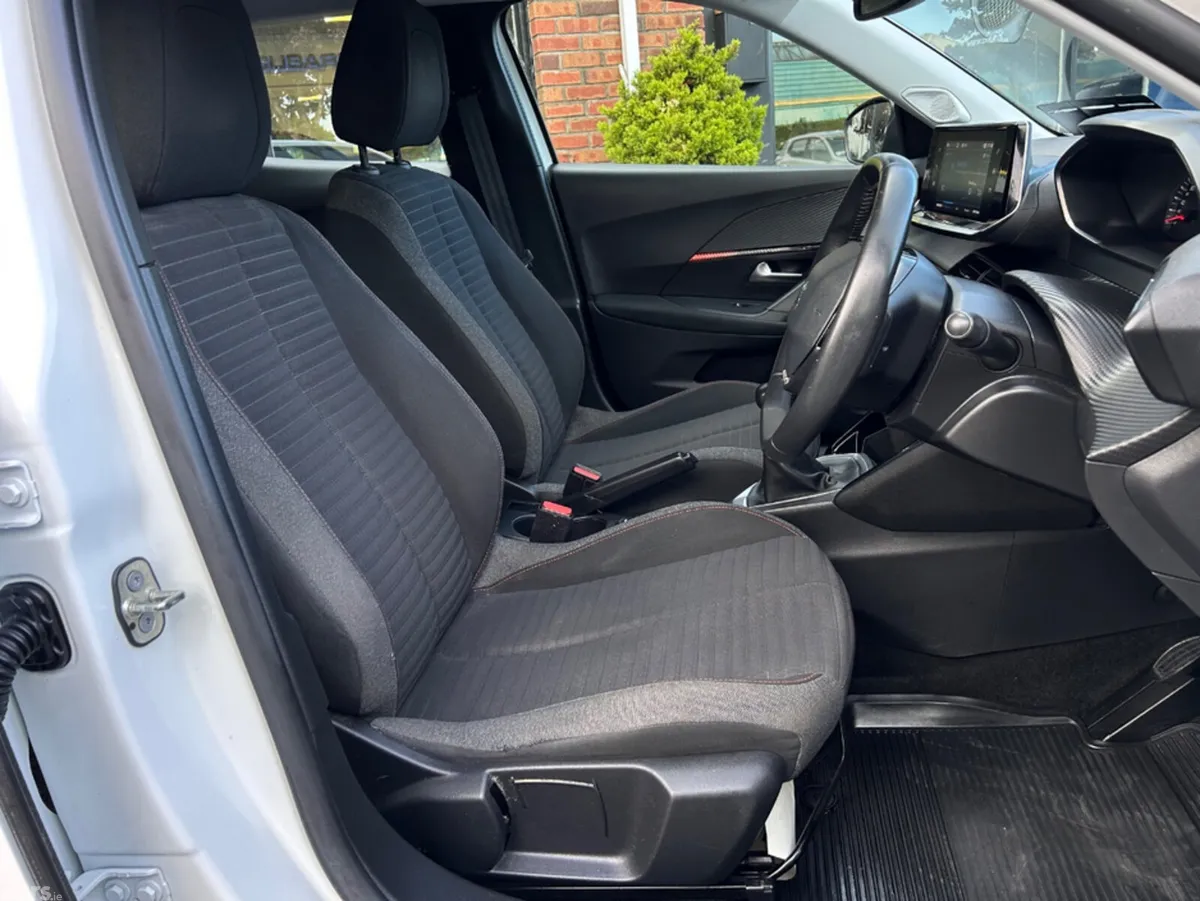 Peugeot 5008 MPV, Diesel, 2018, White