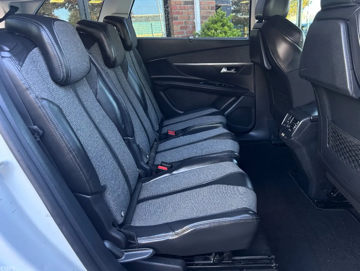 Peugeot 5008 MPV, Diesel, 2018, White