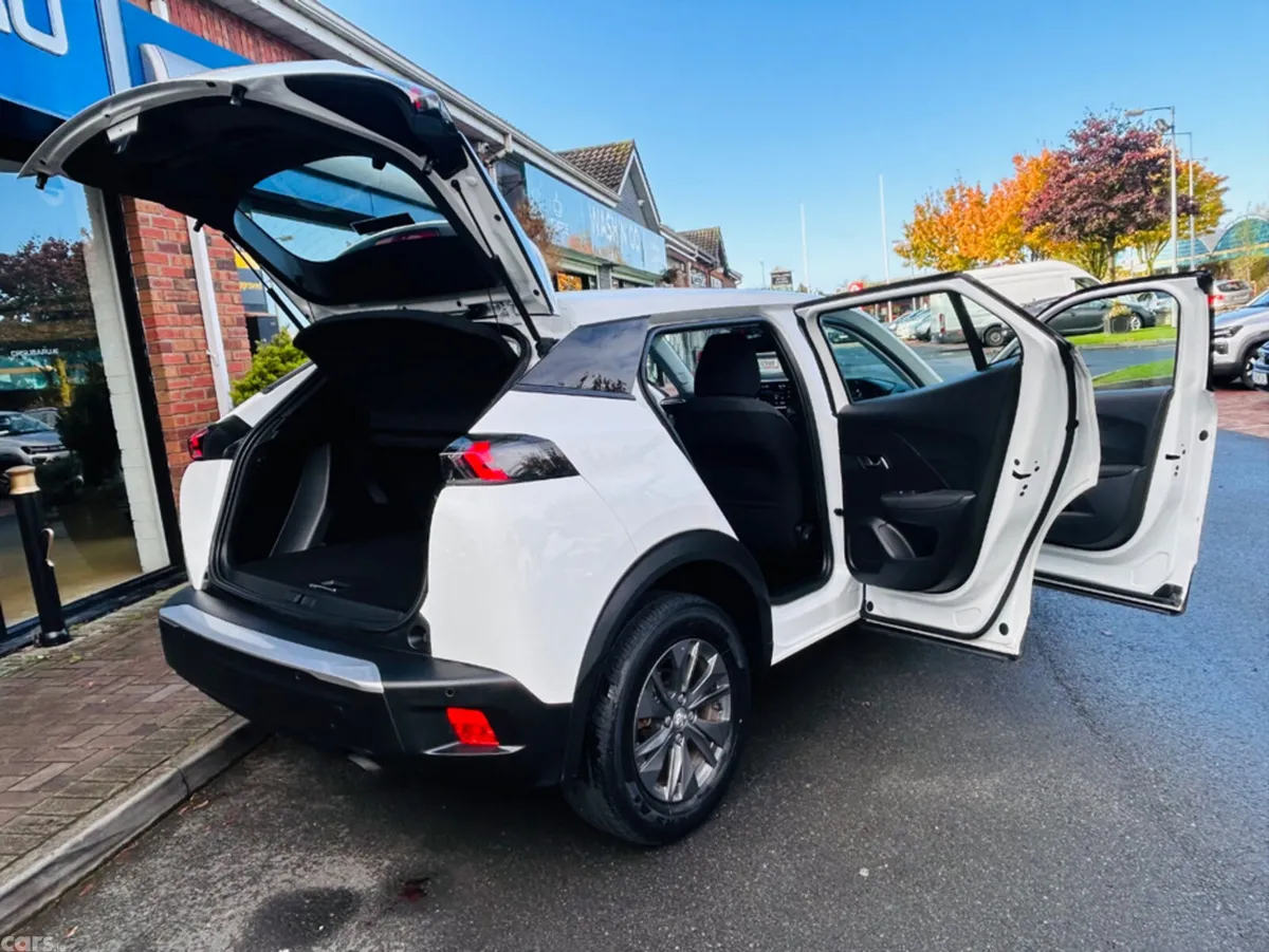 Peugeot 5008 MPV, Diesel, 2018, White