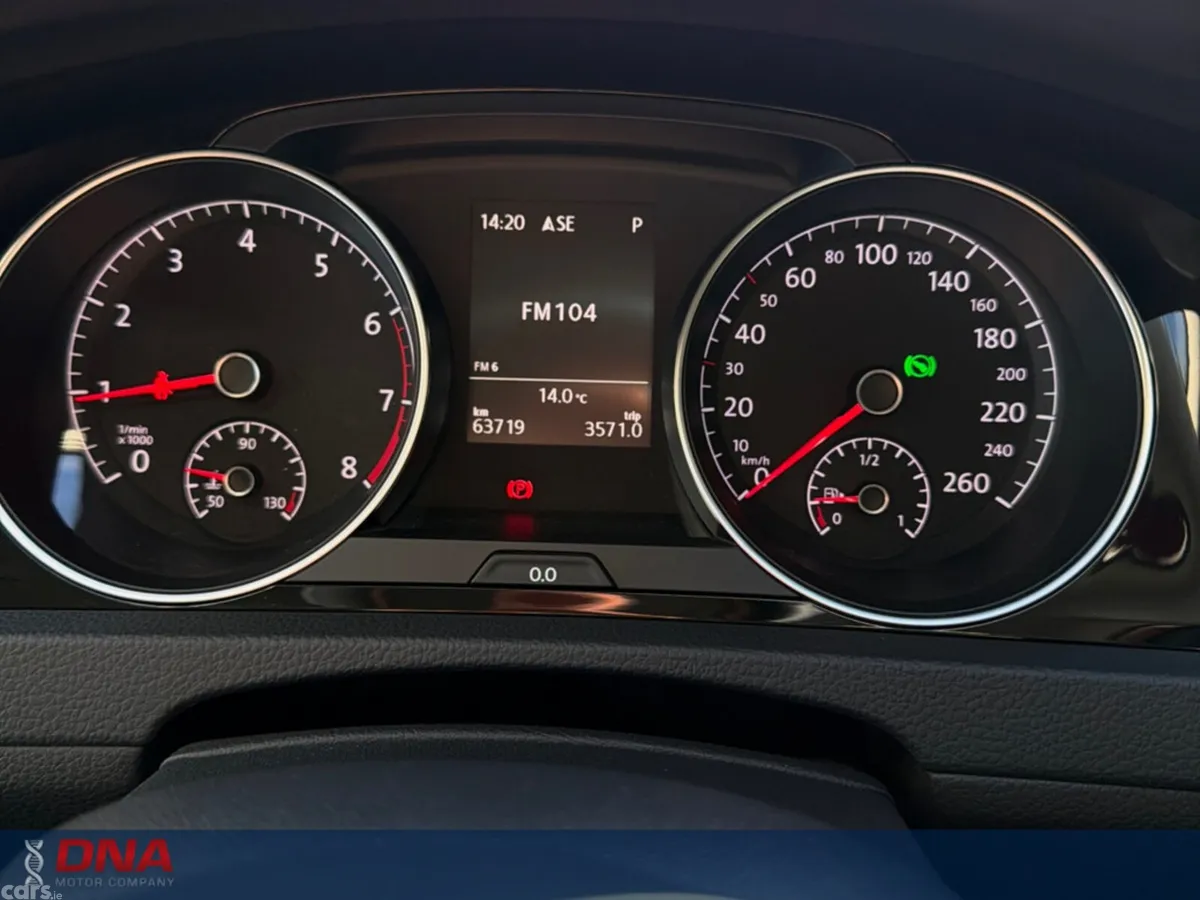 Volkswagen Golf Hatchback, Petrol, 2016, Red
