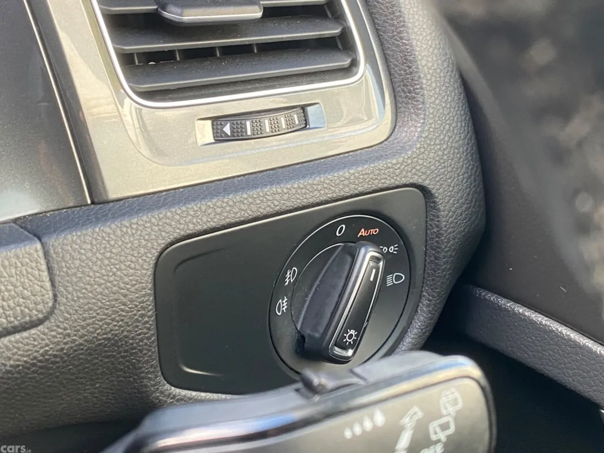 Volkswagen Golf Hatchback, Petrol, 2017, Silver