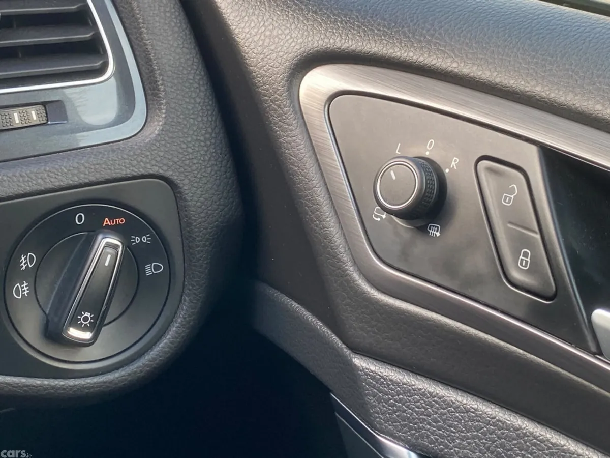 Volkswagen Golf Hatchback, Petrol, 2017, Silver