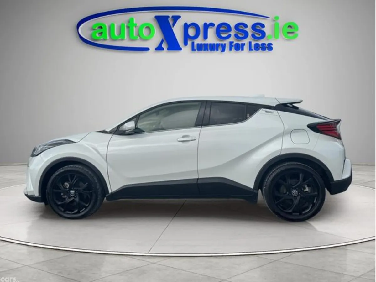 Toyota C-HR SUV, Petrol Hybrid, 2021, White