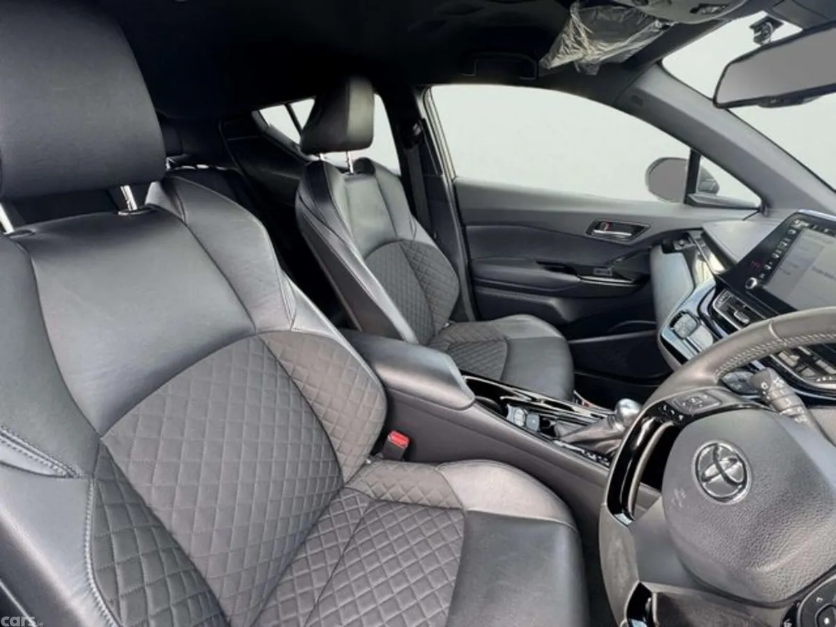 Toyota C-HR SUV, Petrol Hybrid, 2021, White