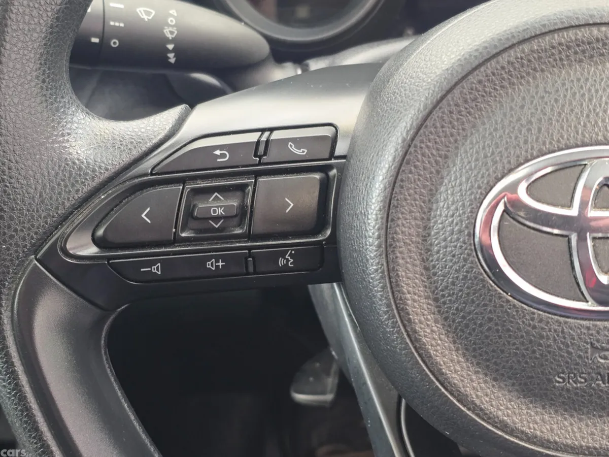 Toyota Yaris Cross SUV, Petrol Hybrid, 2021, Blue