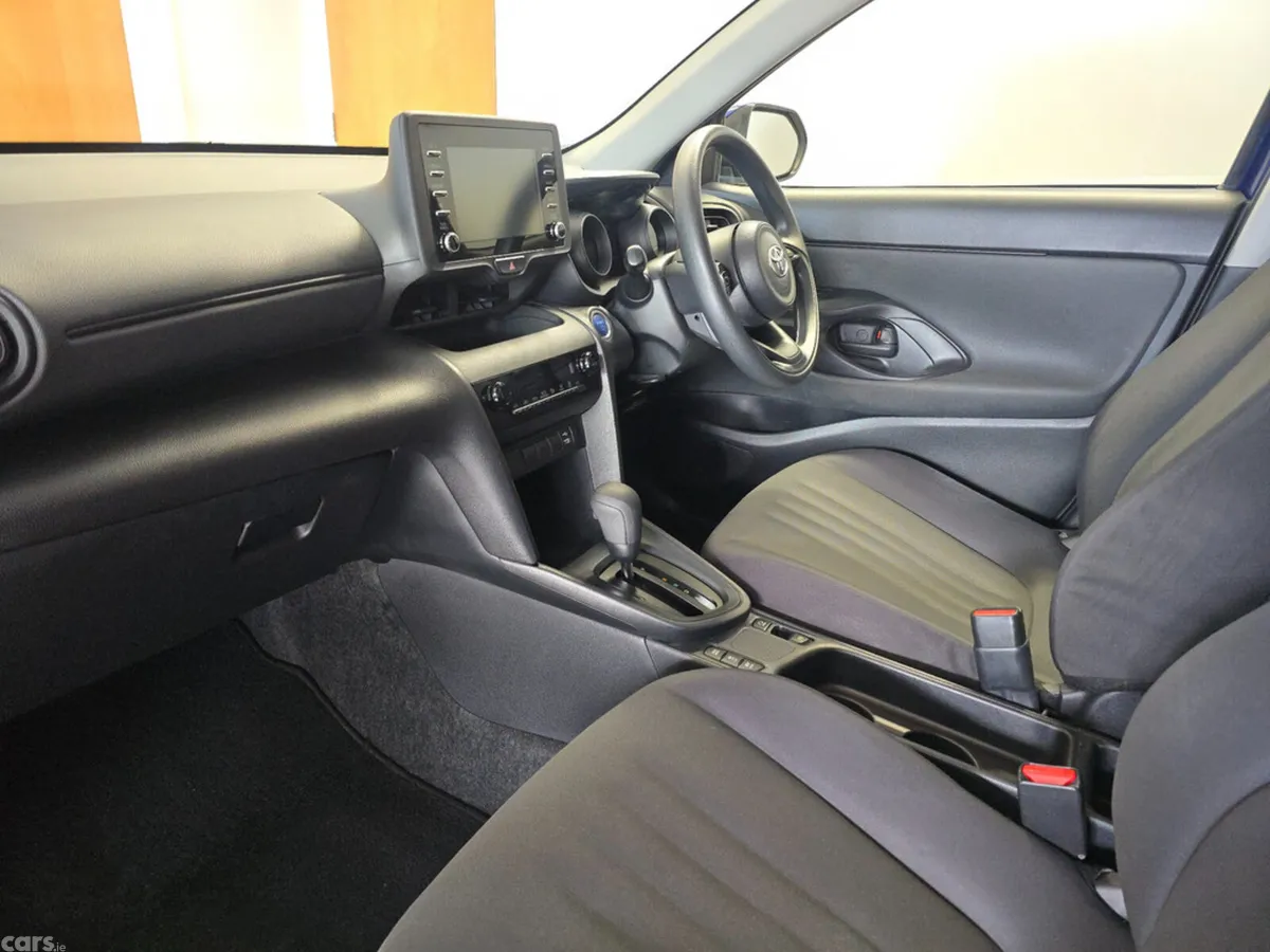 Toyota Yaris Cross SUV, Petrol Hybrid, 2021, Blue