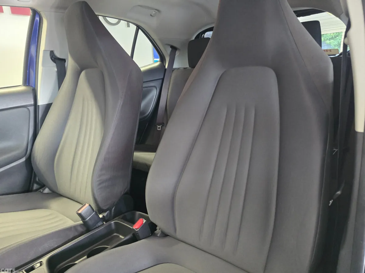 Toyota Yaris Cross SUV, Petrol Hybrid, 2021, Blue