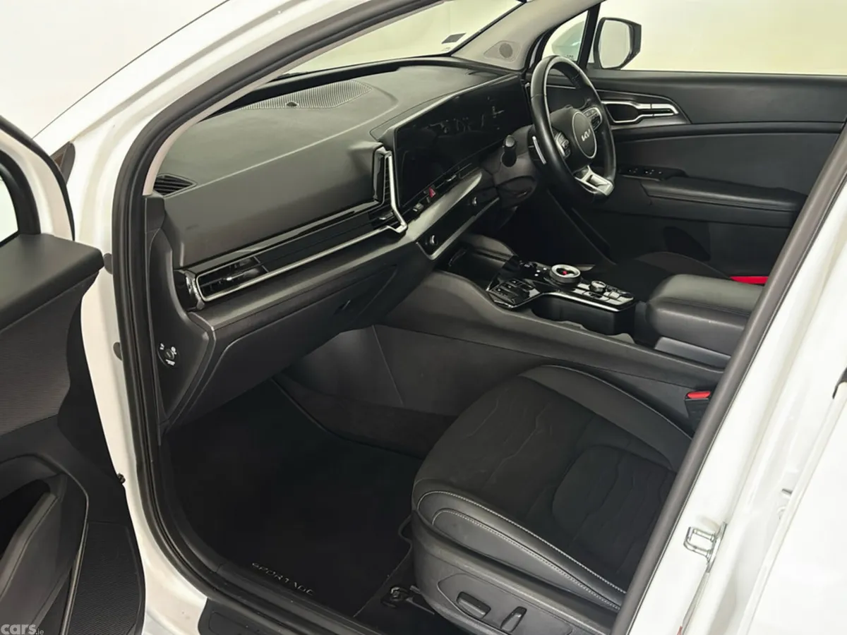 Kia Sportage SUV, Petrol Plug-in Hybrid, 2023, White