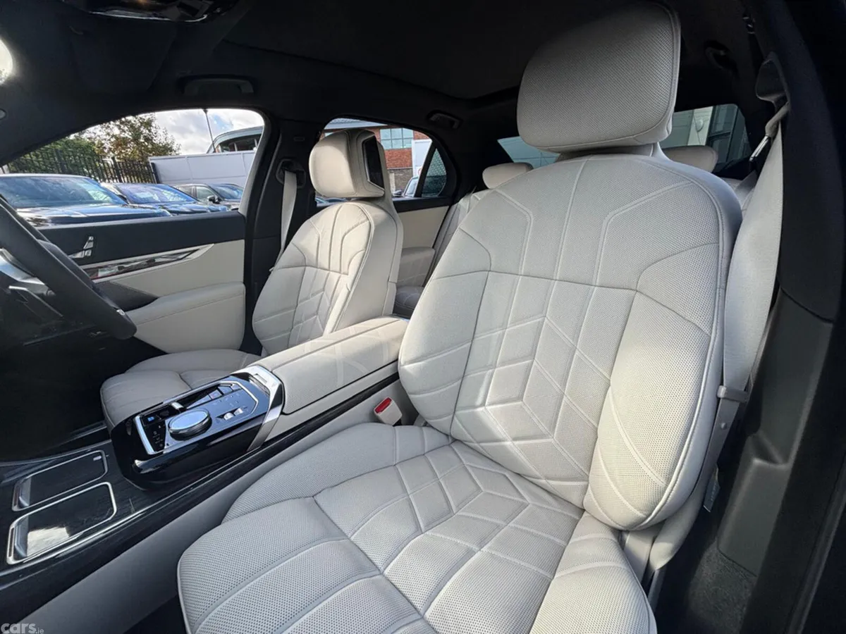 BMW i7 Saloon, Electric, 2025, Black