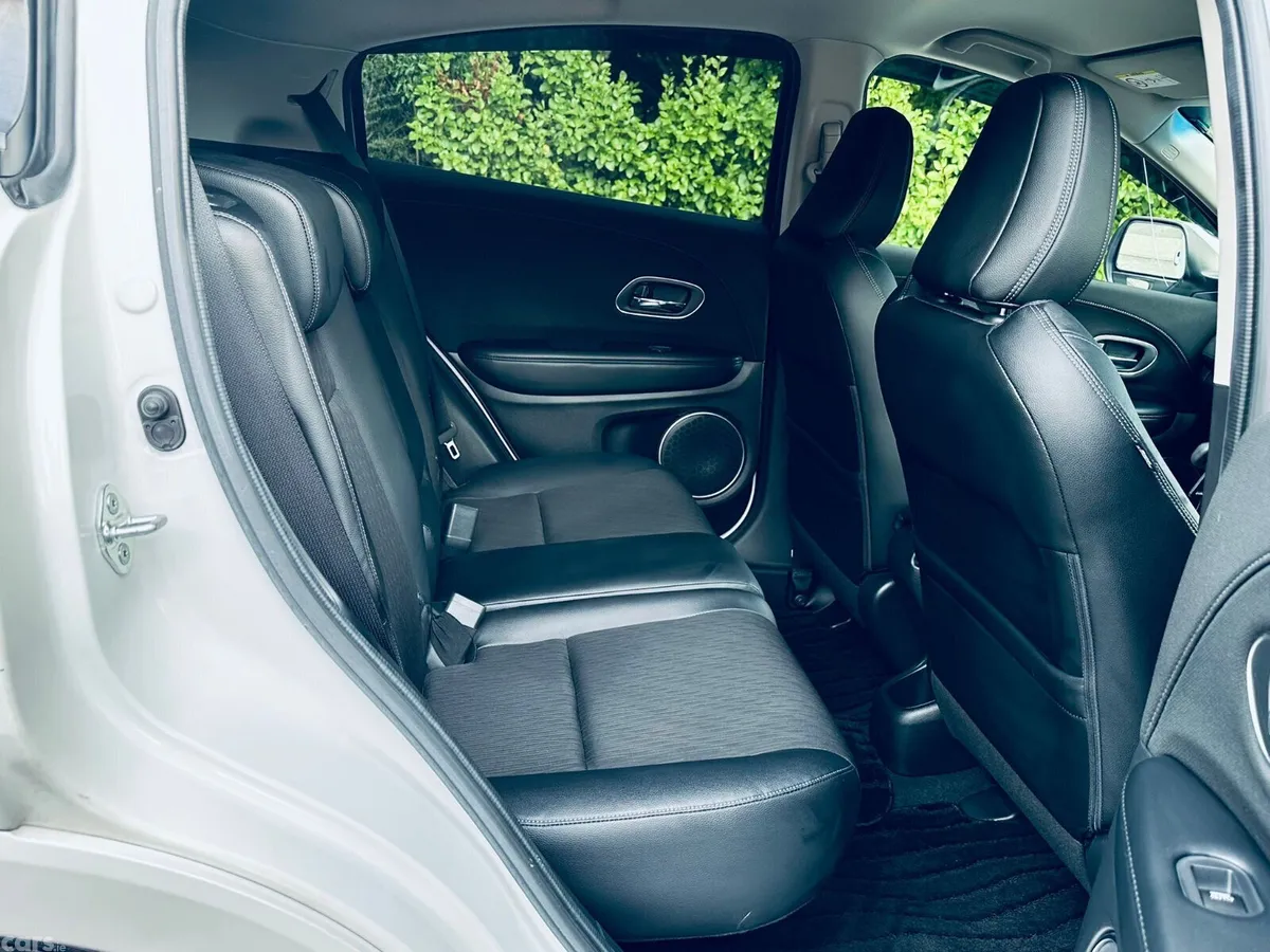 Honda Vezel SUV, Petrol Hybrid, 2019, White