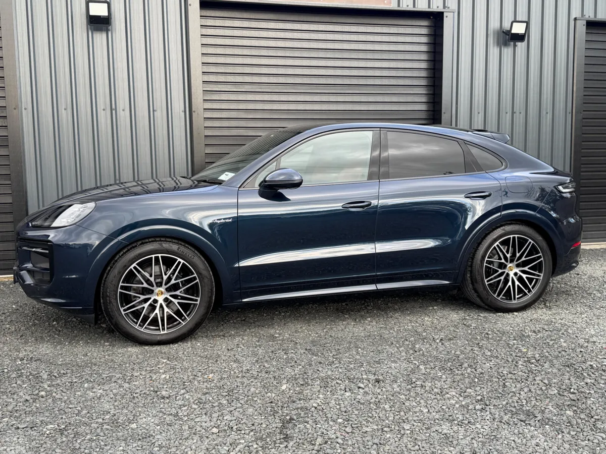 Porsche Cayenne SUV, Petrol Plug-in Hybrid, 2024, Blue