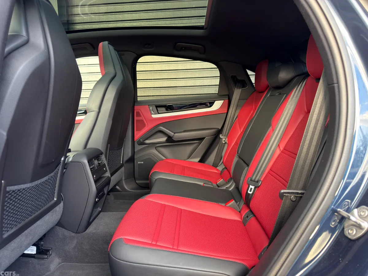 Porsche Cayenne SUV, Petrol Plug-in Hybrid, 2024, Blue