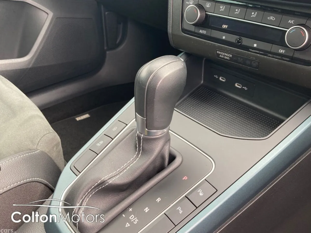 SEAT Arona SUV, Petrol, 2025, Green